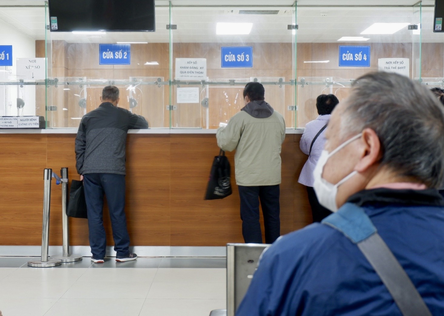 Day nhanh kham, chua benh bang can cuoc cong dan gan chip thay BHYT hinh anh