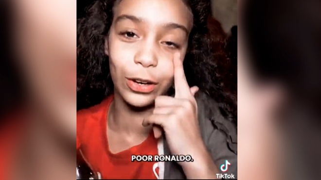 bé gái chế giễu ronaldo  ảnh 1 be gai che gieu ronaldo anh 1