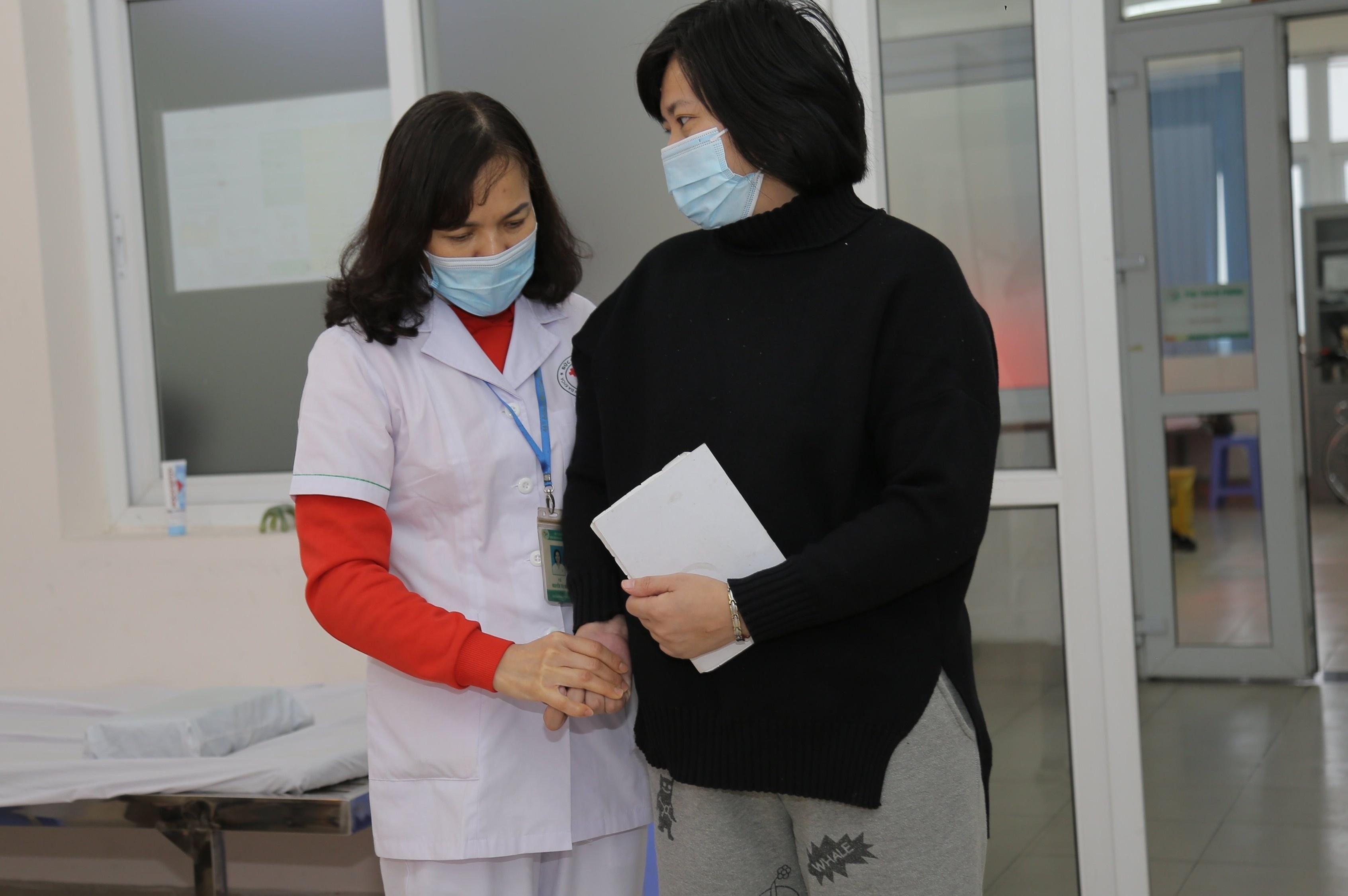 Nguoi phu nu hoi phuc sau di chung dot quy liet nua nguoi hinh anh