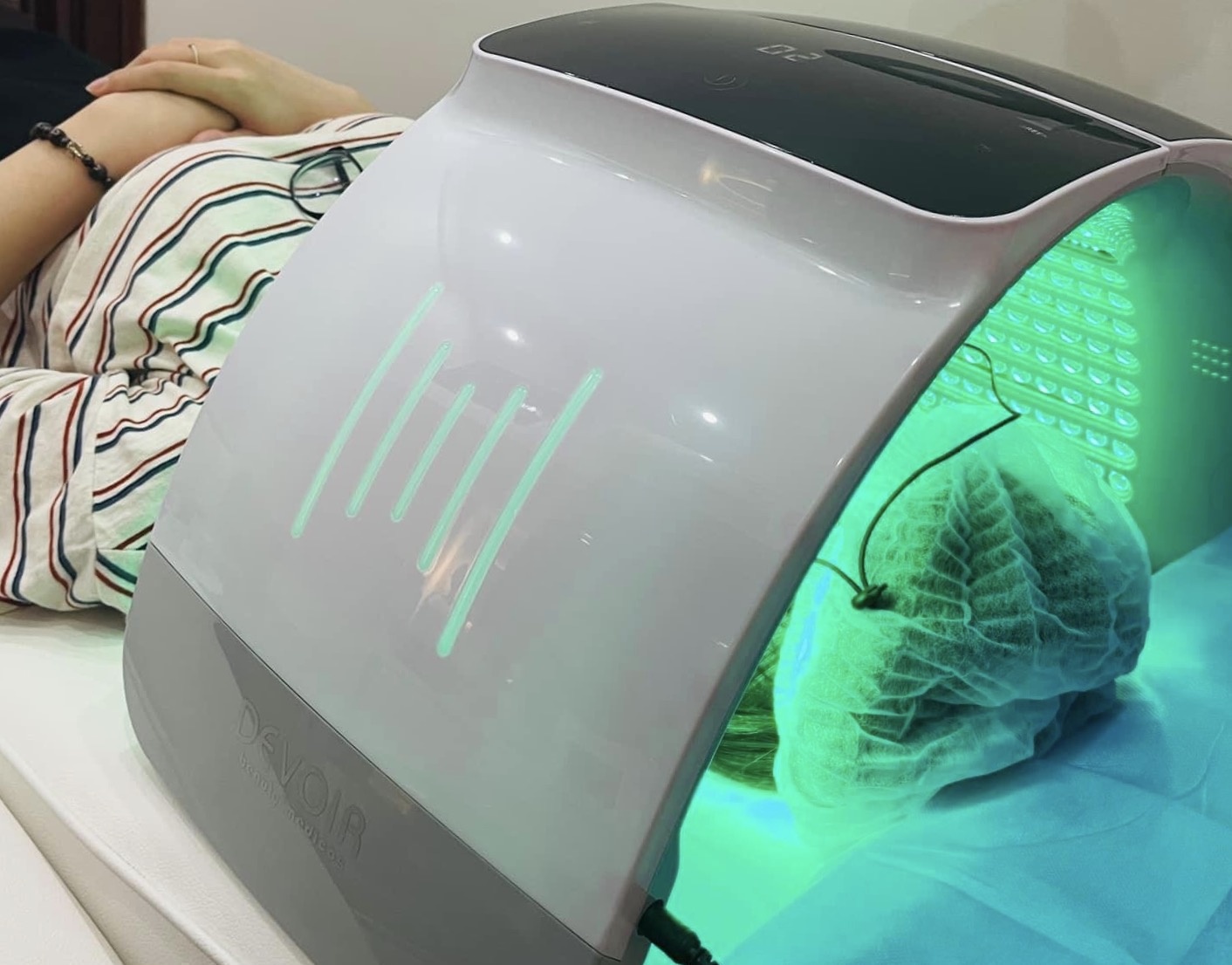 Nguoi dan ong hoai tu da mui sau lam dep cap toc dip Tet hinh anh