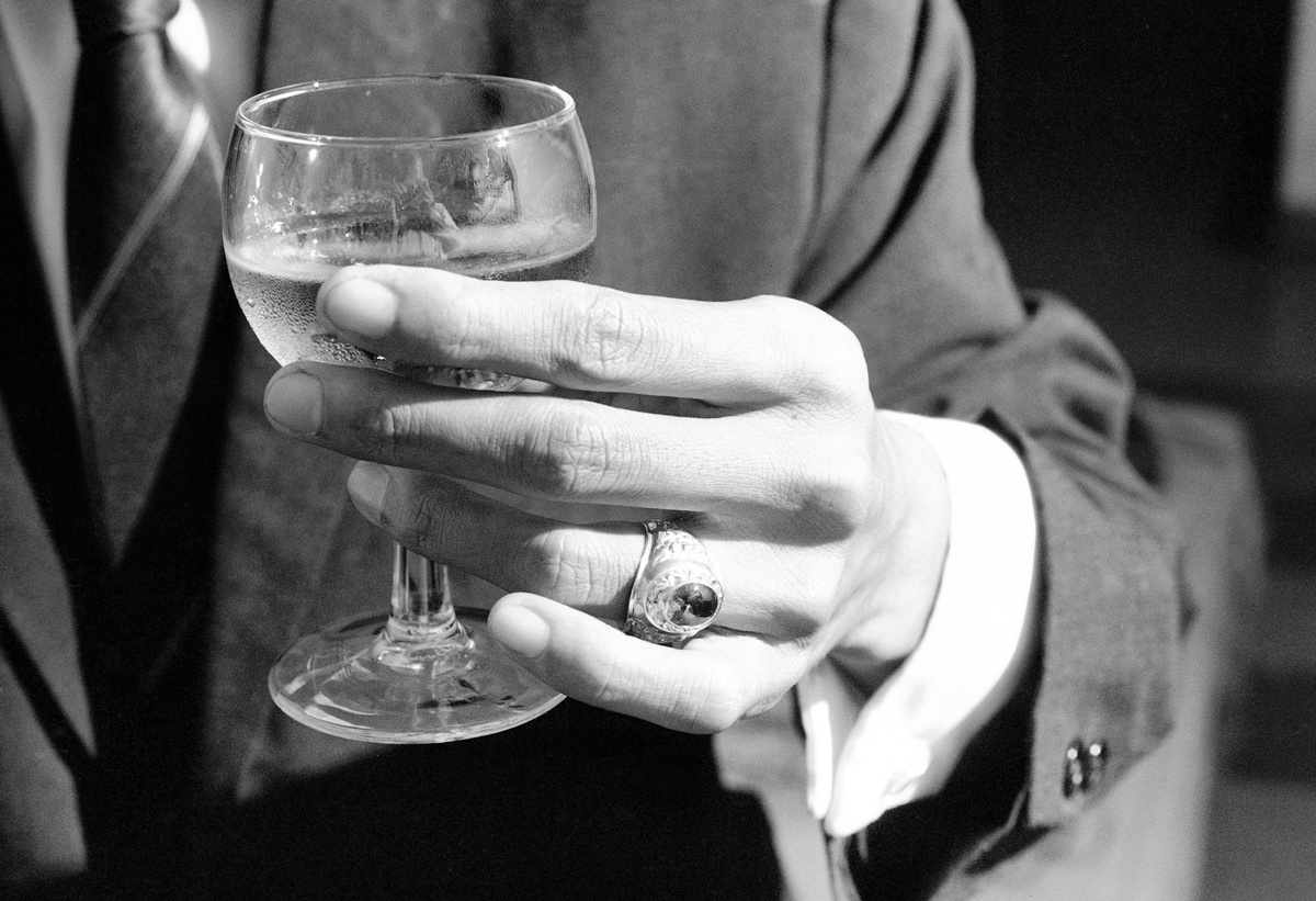 Cuộc sống xa hoa giữa năm 1968, giai đoạn chiến tranh ở Việt Nam leo thang.