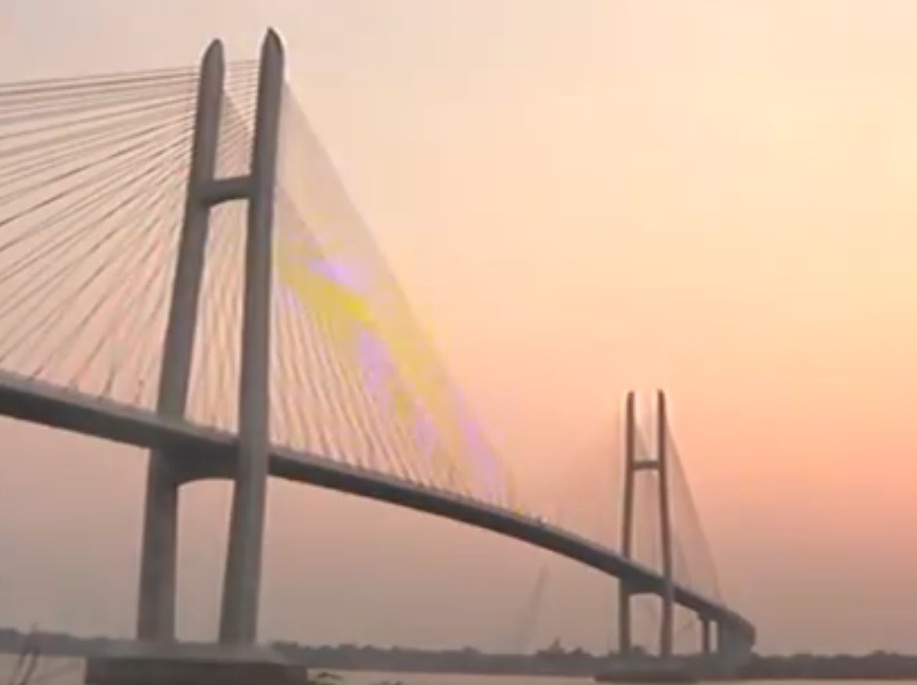 Neak Loeung, cay cau hung bom dan My nhieu nhat hinh anh