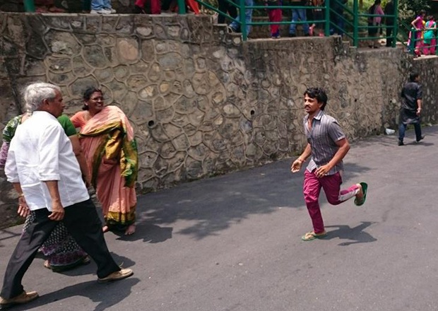 Ảnh người dân Pokhara chạy ra đường mỗi khi dư chấn. Ảnh: NVCC