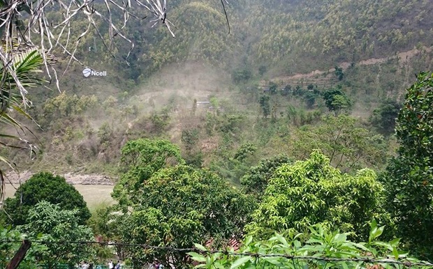 Quang cảnh thời khắc động đất được nữ sinh FPT chụp lại khi vừa xuống xe. Ảnh: NVCC