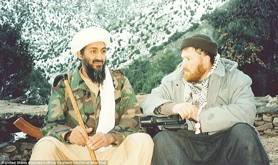 Trùm khủng bố Osama bin Laden, người sáng lập mạng lưới thánh chiến al-Qaeda, từ lâu đã tỏ rõ quan điểm xem nước Mỹ là kẻ thù. FBI đã đưa bin Laden vào danh sách 10 tội phạm bị truy nã gắt gao nhất vì cho rằng y đứng sau các vụ đánh bom sứ quán Mỹ ở châu Phi vào năm 1998.