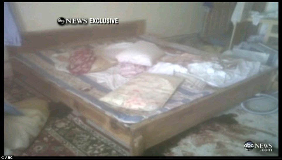 Chiếc giường dính đầy máu sau chiến dịch tiêu diệt Osama bin Laden của đặc nhiệm Mỹ năm 2011. Ảnh: ABC