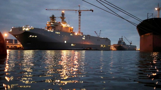 Phap xem xet danh dam cac tau dong cho Nga hinh anh