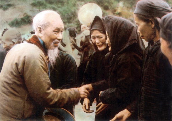 Chu tich Ho Chi Minh qua anh quoc te hinh anh