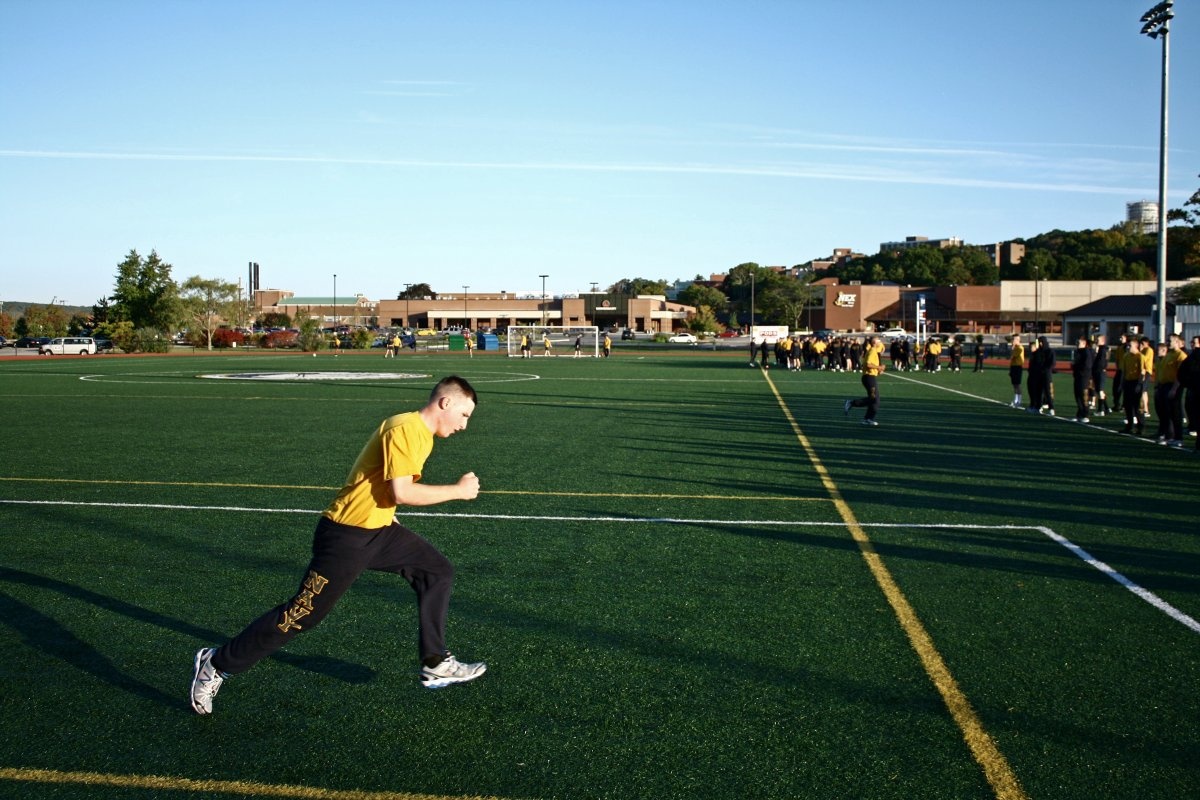 Rèn luyện thể lực là phần quan trọng để trở thành một thủy thủ tàu ngầm. Tất cả thủy thủ phải trải qua một cuộc kiểm tra tổ chức hai lần mỗi năm.