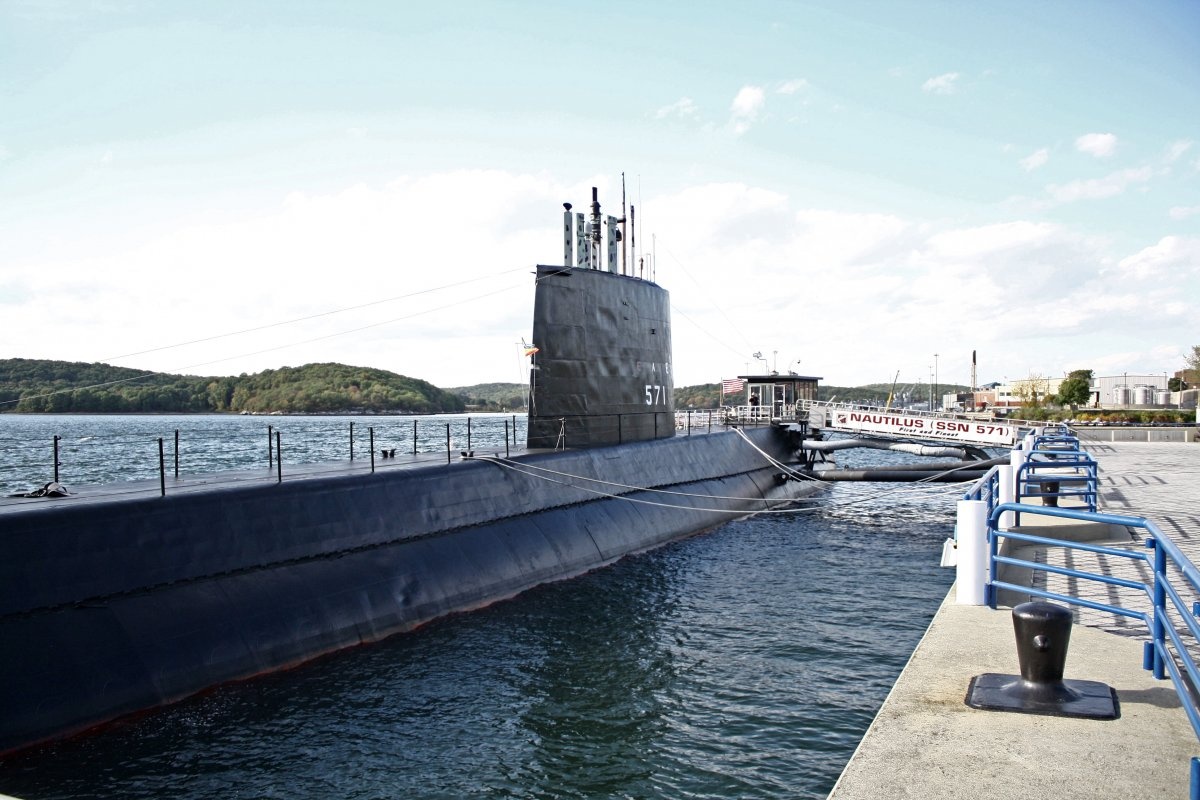 Bảo tàng lớn nhất tại căn cứ New London là tàu USS Nautilus. Tàu Nautilus là tàu ngầm hạt nhân đầu tiên của thế giới, và cũng là tàu đầu tiên đến Bắc Cực.
