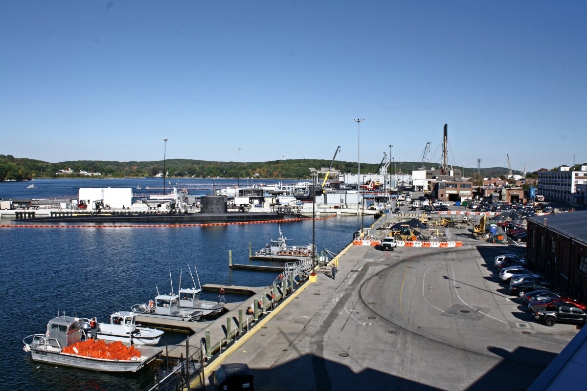 Căn cứ cũng là một xưởng bảo trì và sửa chữa tàu ngầm lớn nhất nước Mỹ.