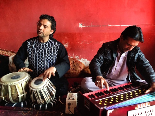 Một buổi biểu diễn âm nhạc ở Afghanistan. Ảnh: BTH