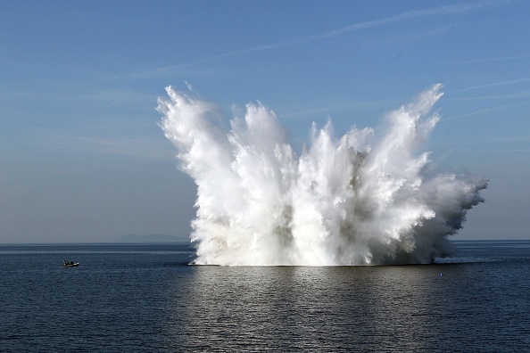 Canh tau quet min pha bom tu thoi chien hinh anh