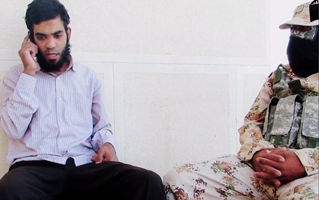 Trước buổi xử tử, IS đã cho phép người đàn ông nói chuyện điện thoại với người thân lần cuối cùng.