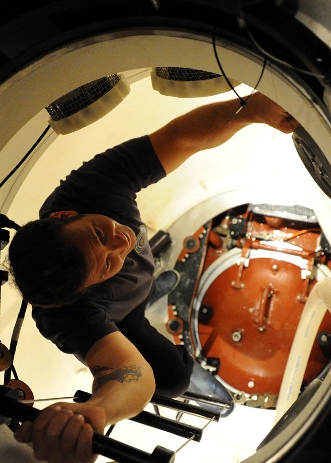 Khi hơn 100 thủy thủ thực hiện nhiệm vụ trong tàu ngầm dọc đáy đại dương, họ phải tuân thủ chặt chẽ những nguyên tắc an toàn để bảo đảm sự cố không xảy ra. Theo Wall Street Journal, những nguyên tắc rất đa dạng liên quan đến yếu tố sống sót như đảm bảo tàu ngầm luôn đủ không khí, nước uống và năng lượng. Trước khi tàu ngầm khởi hành, các thủy thủ phải bảo đảm thân tàu không có lỗ rò rỉ nước. 