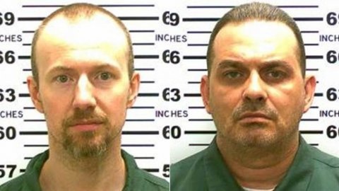 David Sweat (trái) và Richard Matt, hai phạm nhân đào thoát thành công khỏi nhà giam khét tiếng nhất ở bang New York. Ảnh: AP