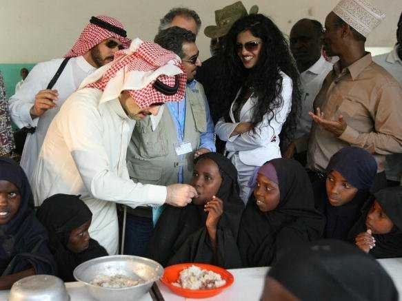 Tuy nhiên, Hoàng thân Alwaleed cũng quyên góp rất nhiều cho các hoạt động từ thiện và thành lập quỹ riêng mang tên ông.  Ảnh: AFP