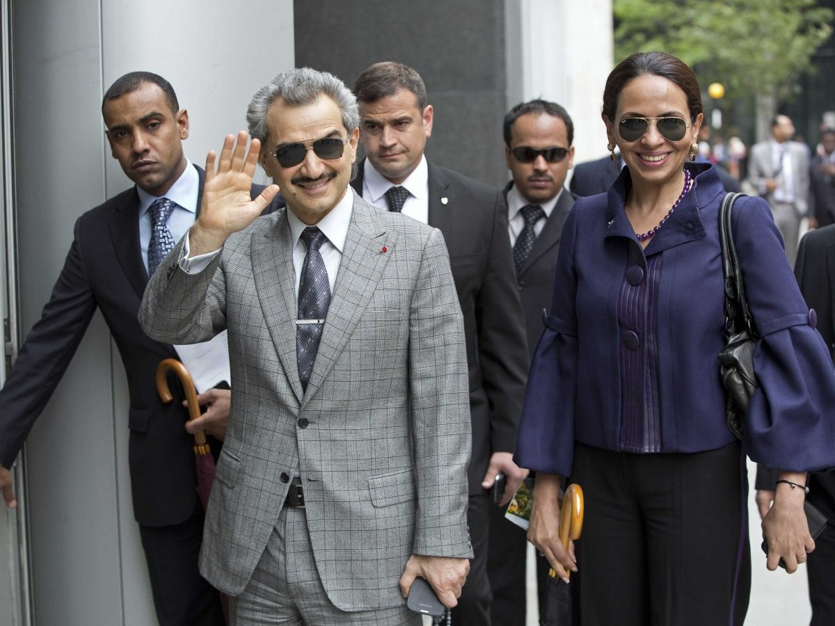 Những năm gần đây, Hoàng thân Alwaleed bin Talal của Saudi Arabia liên tục giữ vị trí tỷ phú giàu nhất Trung Đông trong bảng xếp hạng của tạp chí Forbes (Mỹ). Năm 2015, Forbes ước tính tài sản của Hoàng thân Alwaleed khoảng <abbr class=