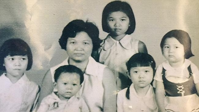 Gia đình của cô Ly trước khi bị chia cắt dưới chế độ Khmer Đỏ. Ảnh: SBS