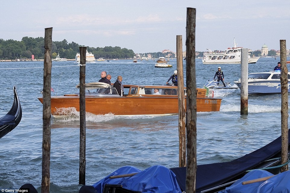 Hộ tống thuyền chở phu nhân tổng thống Mỹ là các tàu của lực lượng cảnh sát Venice.