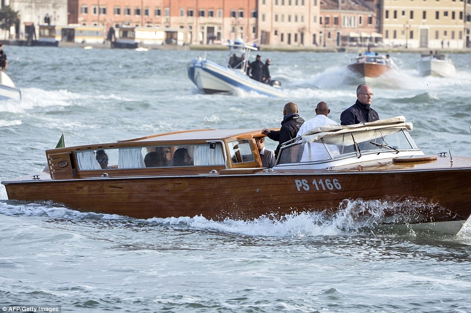  Tại Italy, bà Obama phát biểu về chiến dịch kêu gọi mọi người vận động để ngăn ngừa bệnh béo phì.