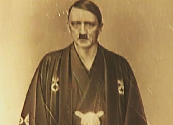 Cac bao dang buc anh trum phat xit Hitler muon giau hinh anh