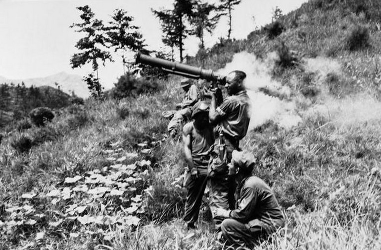 Quân đội Mỹ sử dụng súng chống tăng bazooka trong chiến tranh trên bán đảo Triều Tiên vào ngày 27/7/1950.