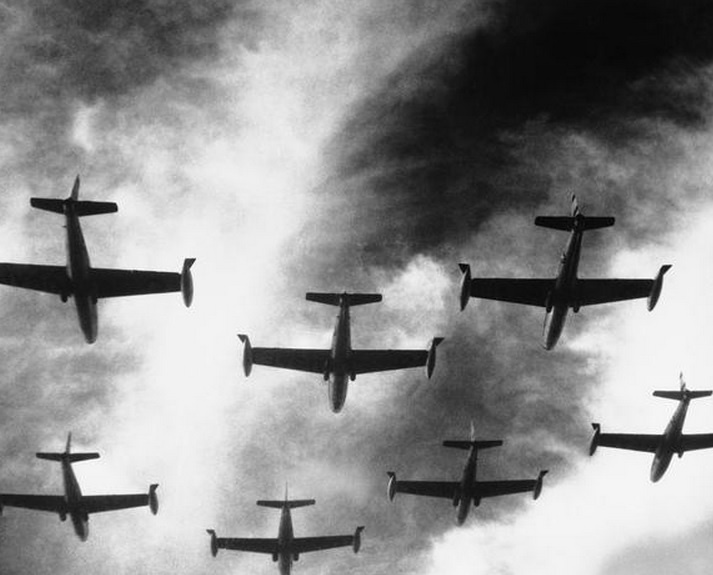 Máy bay ném bom F-84 Thunderjets của không quân Mỹ ném bom quân đội Triều Tiên vào ngày 9/10/1952. Chiến tranh Triều Tiên là dịp đầu tiên mà Mỹ triển khai loại máy bay này.