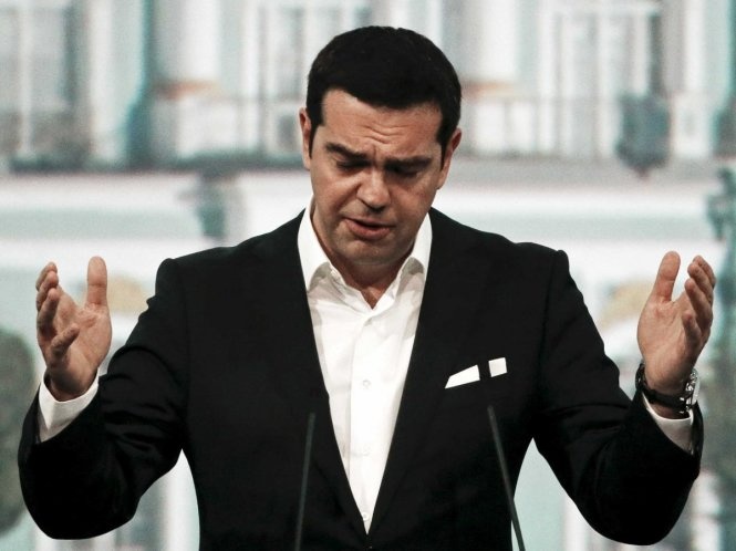 Thủ tướng Alexis Tsipras trấn an người dân rằng khoản tiền gửi, bao gồm tiền lương, lương hưu và gửi tiết kiệm, của họ vẫn an toàn.