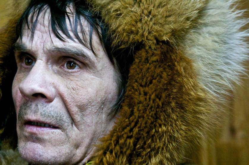 Ông Andrei là nhân viên lái xe bồn của một công ty dầu Khí Nga. Những công nhân Nga thường làm việc tại các khu khai thác trong suốt mùa đông và chỉ trở về trong mùa xuân.