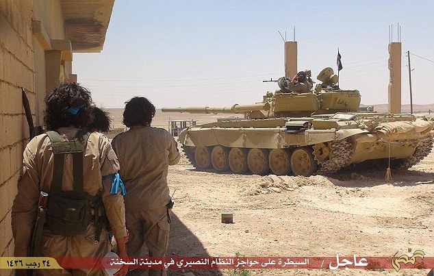 Đội đặc nhiệm IS cũng nổi tiếng vì sự tàn bạo khi chúng đặt mục tiêu tàn sát càng nhiều càng tốt. Daily Mail cho biết, trong xung đột ở Kobane, những tay súng IS đã giết hại hơn 230 thường dân, bao gồm 100 trẻ em, và hơn 30 binh sĩ người Kurd.