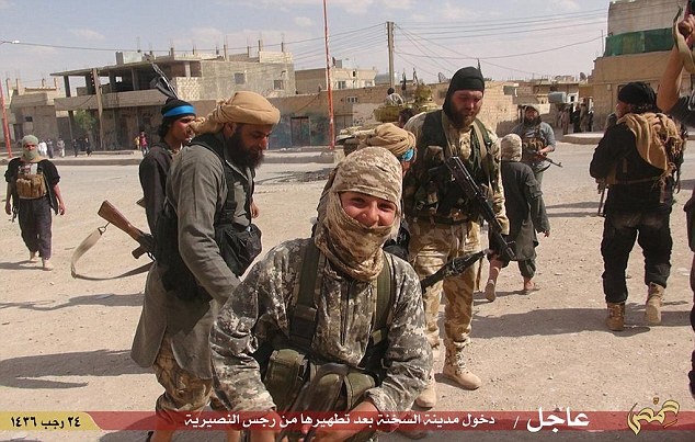 Đội đặc nhiệm thiện chiến của IS quy tụ những chiến binh nhiều kinh nghiệm từ Chechnya, Syria, Afghanistan và Iraq.