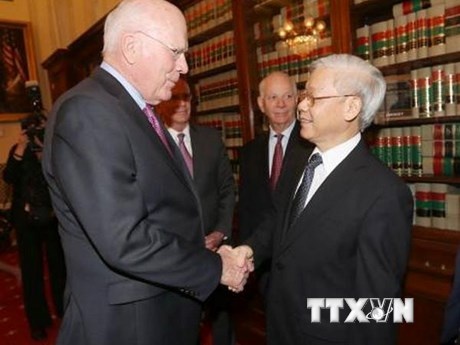  tại Trụ sở Quốc hội Hoa Kỳ, Tổng Bí thư Nguyễn Phú Trọng đã có cuộc gặp gỡ với các Thượng nghị sỹ và Hạ nghị sỹ Hoa Kỳ.  Cuộc gặp do nguyên Chủ tịch Thượng viện Hoa Kỳ Patrick Leahy, thủ lĩnh phe Dân chủ tại Thượng viện chủ trì.  Ảnh: TTXVN