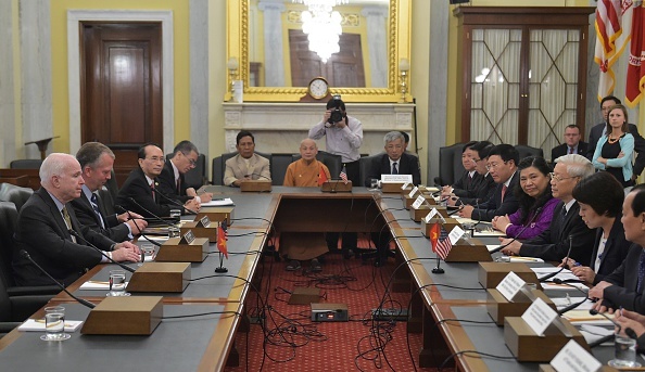 Đoàn đại biểu Việt Nam do Tổng Bí thư Nguyễn Phú Trọng dẫn đầu làm việc cùng Thượng nghị sĩ John McCain và các nghị sĩ Mỹ khác vào ngày 8/7. Thượng Nghị sĩ John McCain đã trao đổi với Tổng Bí thư Nguyễn Phú Trọng về một số vấn đề quốc tế và khu vực, trong đó có tình hình Biển Đông và an ninh mạng. 