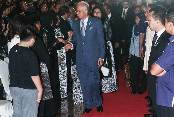 Thủ tướng Razak đến gặp và chia buồn cùng người nhà của những hành khách trên chuyến bay MH17 xấu số.