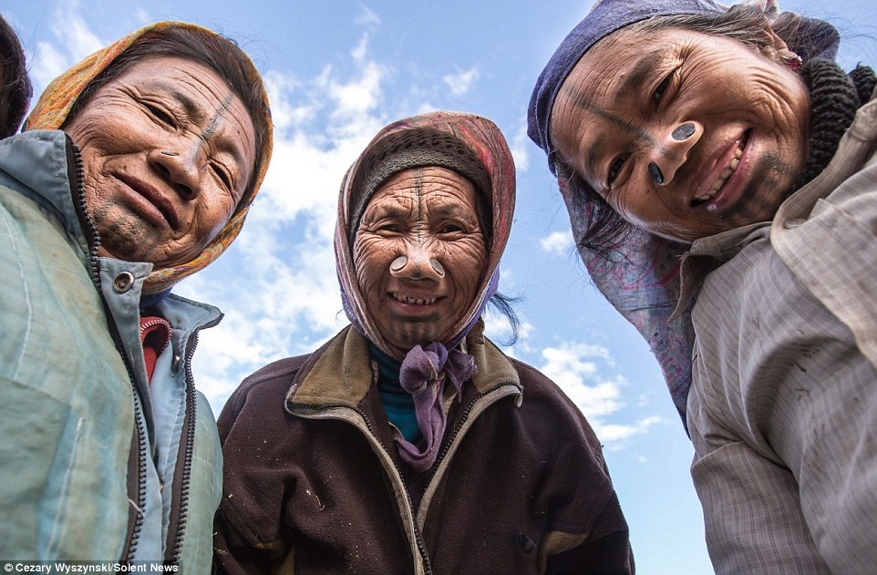 Tuc lam xau de tranh bi 'cuop vo' cua bo toc An Do hinh anh