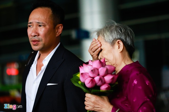 Cuoc doan tu voi me sau 40 nam cua dua tre Babylift hinh anh