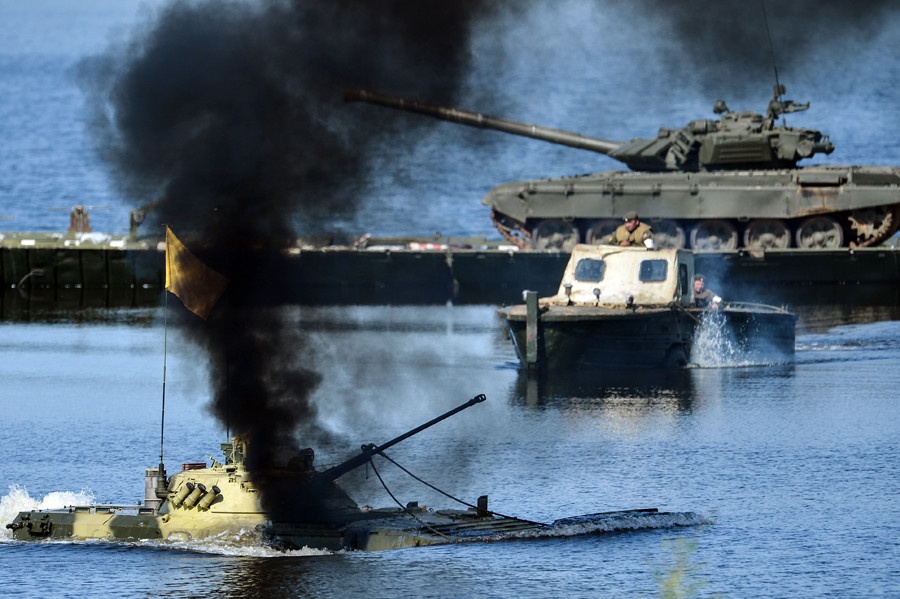 Nhóm quân nhân từ Venezuela trong một phần thi. Các nội dung thi đấu diễn ra ở 11 thao trường khác nhau ở Nga, bao gồm sân bay, bờ biển và khu bắn súng.