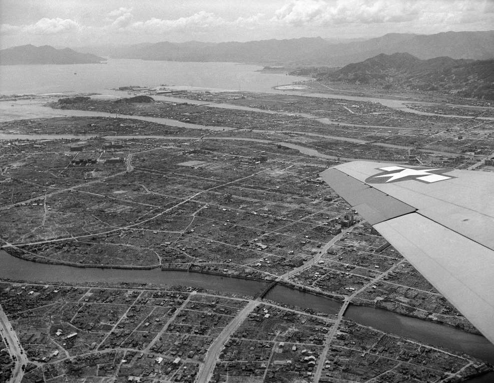 Ảnh chụp ngày 20/7/1946 vào thời điểm gần một năm sau ngày đánh bom. Nhiều công trình xây dựng đã mọc lên ở Hiroshima.