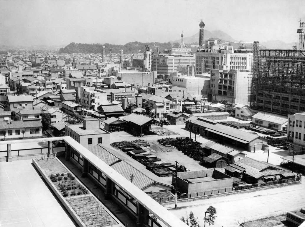 Một góc thành phố Hiroshima chụp năm 1958, cho thấy nơi này phục hồi rất nhanh sau thảm họa.