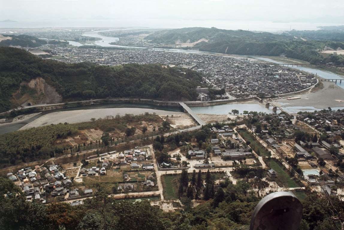 Cây xanh và khu dân cư đã phủ kín Hiroshima vào năm 1968.