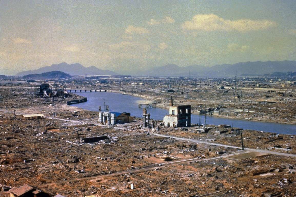 Một góc thành phố Hiroshima bị san phẳng sau vụ đánh bom.