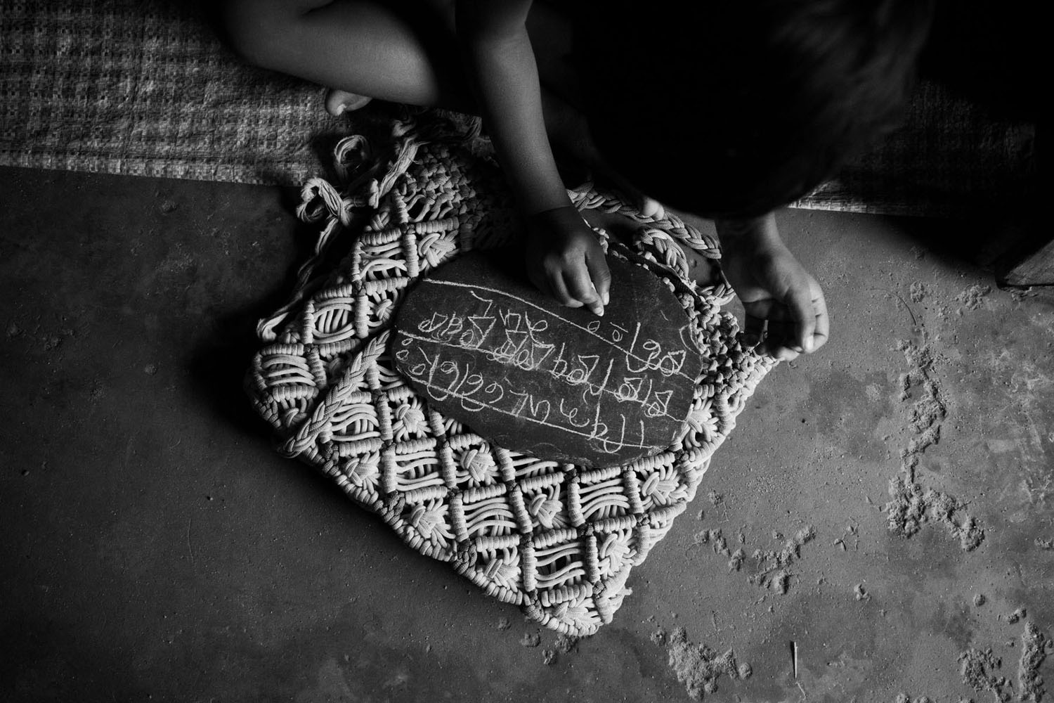 Đảo Lohachara gần đảo Ghoramara từng là nơi có nhiều người sinh sống. Tuy nhiên, hiện phần lớn đảo đang chìm dưới nước.