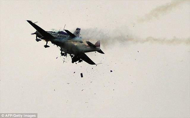 Hai máy bay va chạm trong một sự kiện tại Đức hồi năm 2010. Ảnh: AFP