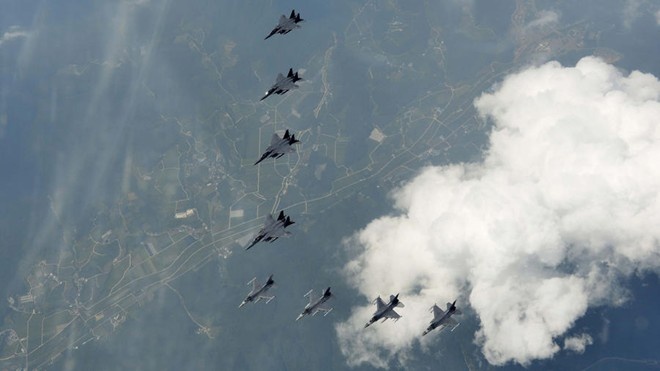 Các máy bay Hàn Quốc và Mỹ trong cuộc