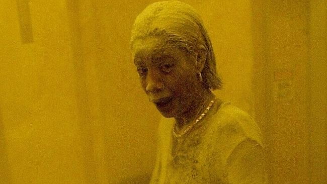 Co gai trong tam anh bieu tuong vu 11/9 qua doi vi ung thu hinh anh