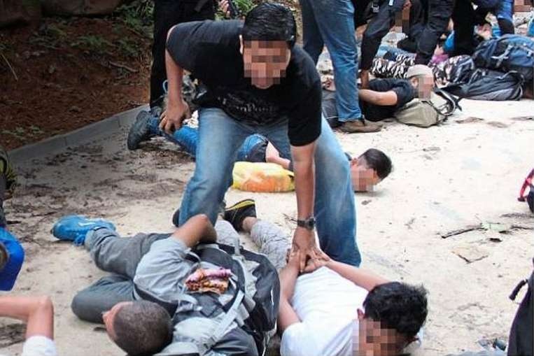 Khung bo IS hoi huong chiu hinh phat nhu the nao? hinh anh