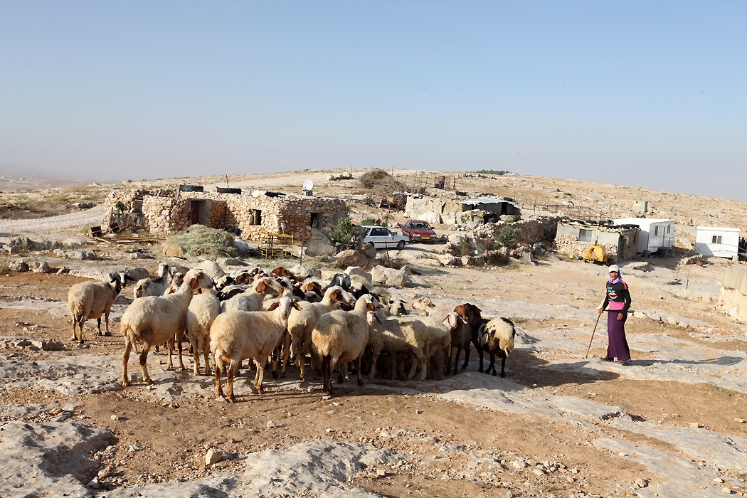 Nguồn thực phẩm chính của người dân trong các ngôi làng hang động là ngũ cốc, ô liu, thịt cừu và dê, sữa và các sản phẩm từ sữa. Tổ tiên của họ đã duy trì cuộc sống như vậy qua hàng thế kỷ.