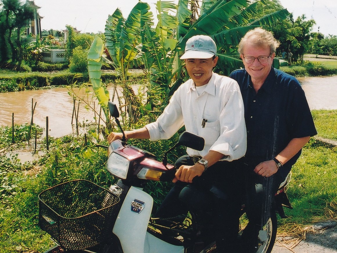 Cuu dai su sinh ngay 2/9: Yeu Viet Nam tu ngay dau dat chan hinh anh