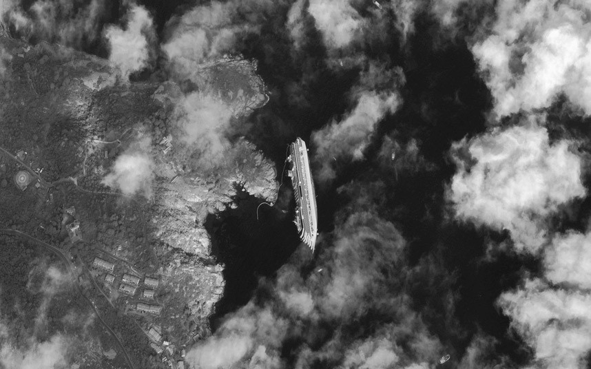 Ngày 17/1/2012, du thuyền cao cấp Costa Concordia lật úp và chìm ở bờ biển tỉnh Giglio, Italia.